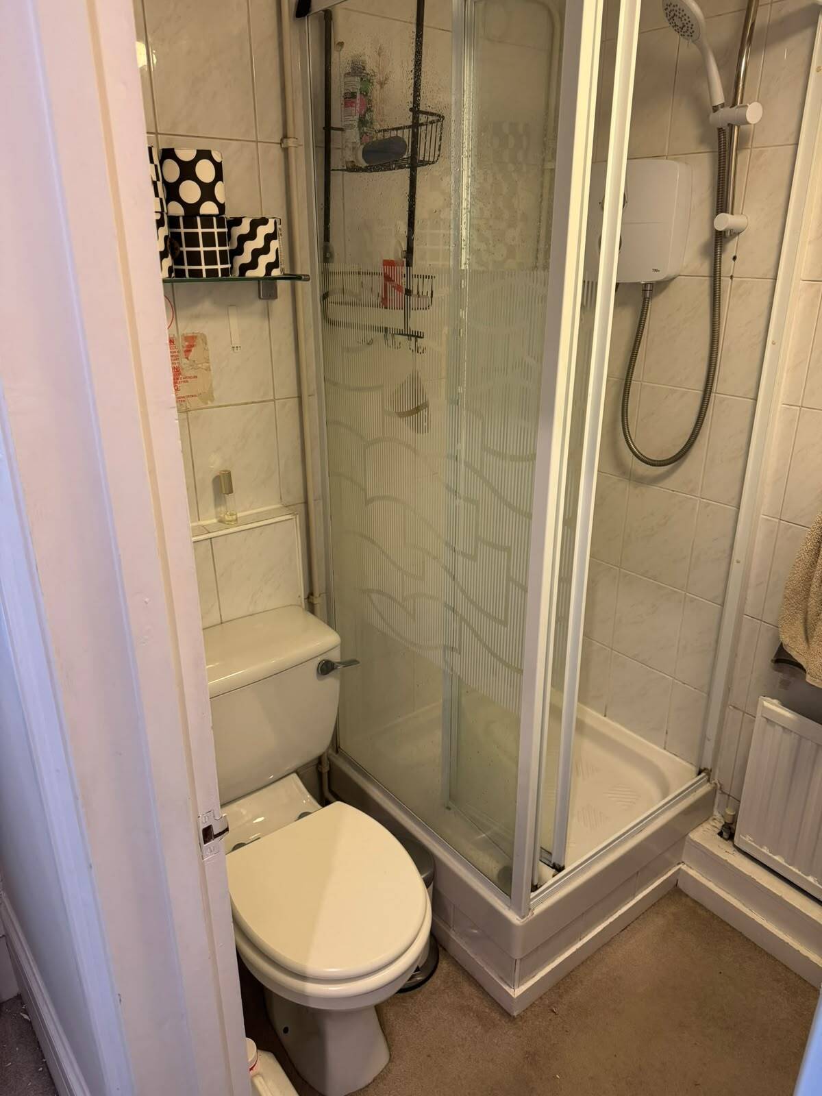 Flat Gondar Gardens in Greater London