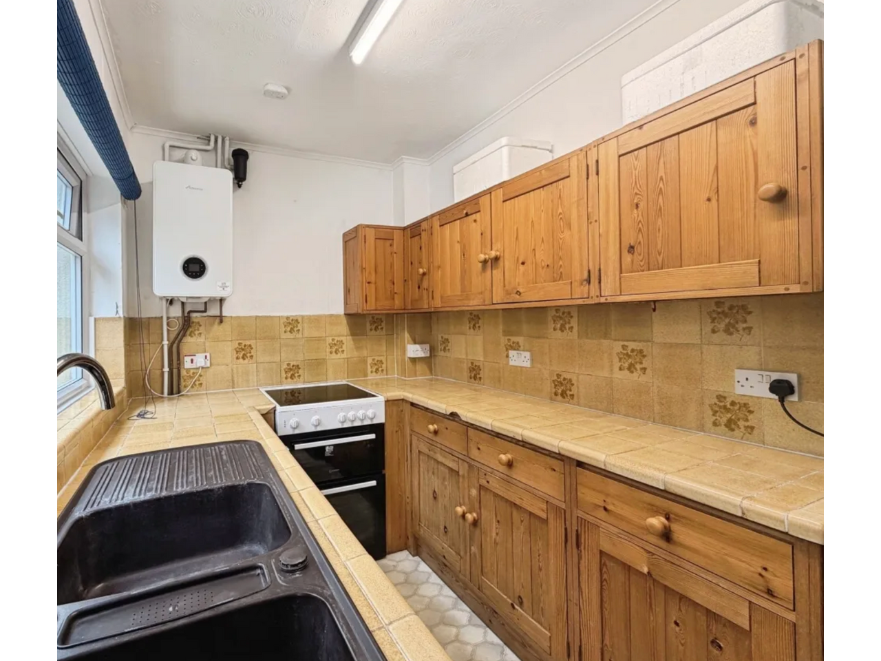 Flat Melbourne Avenue in Greater London