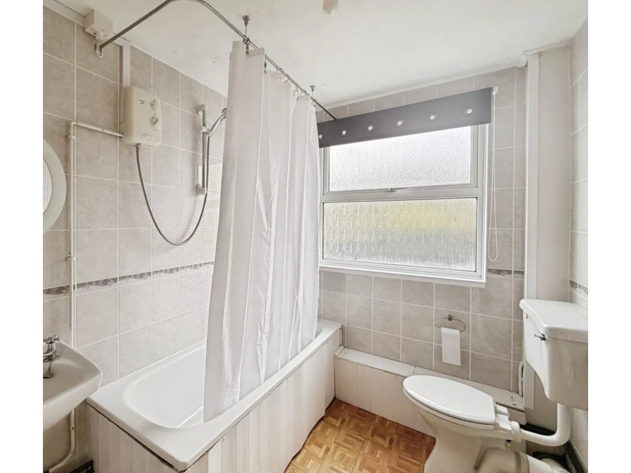 Flat Melbourne Avenue in Greater London