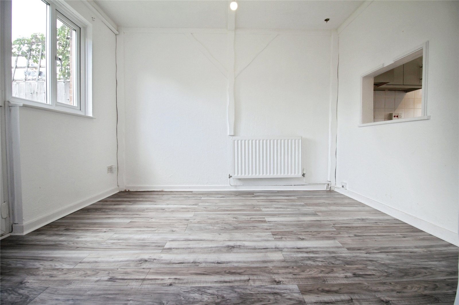 House Montsale in Basildon