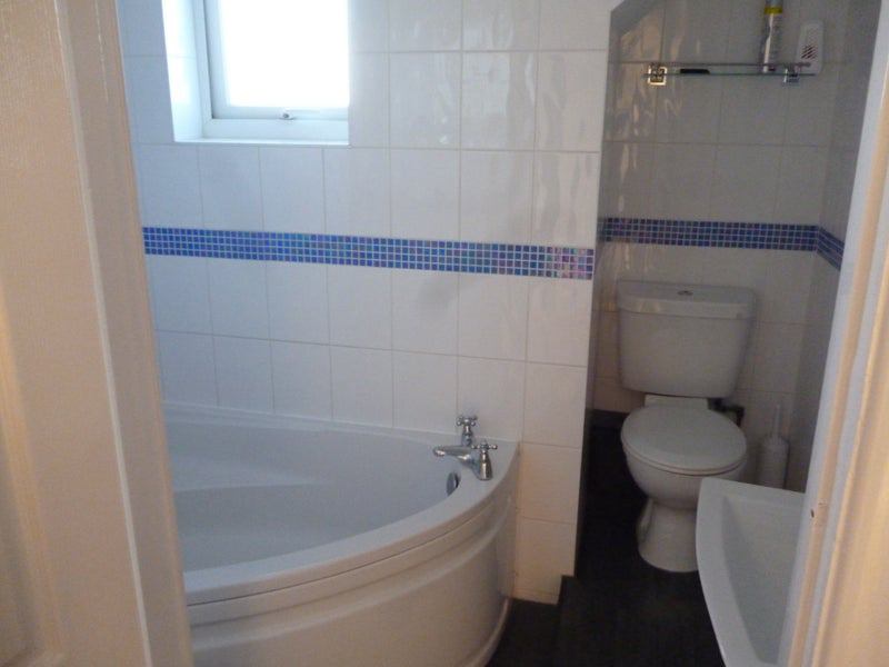 Room Blandford Road in Poole