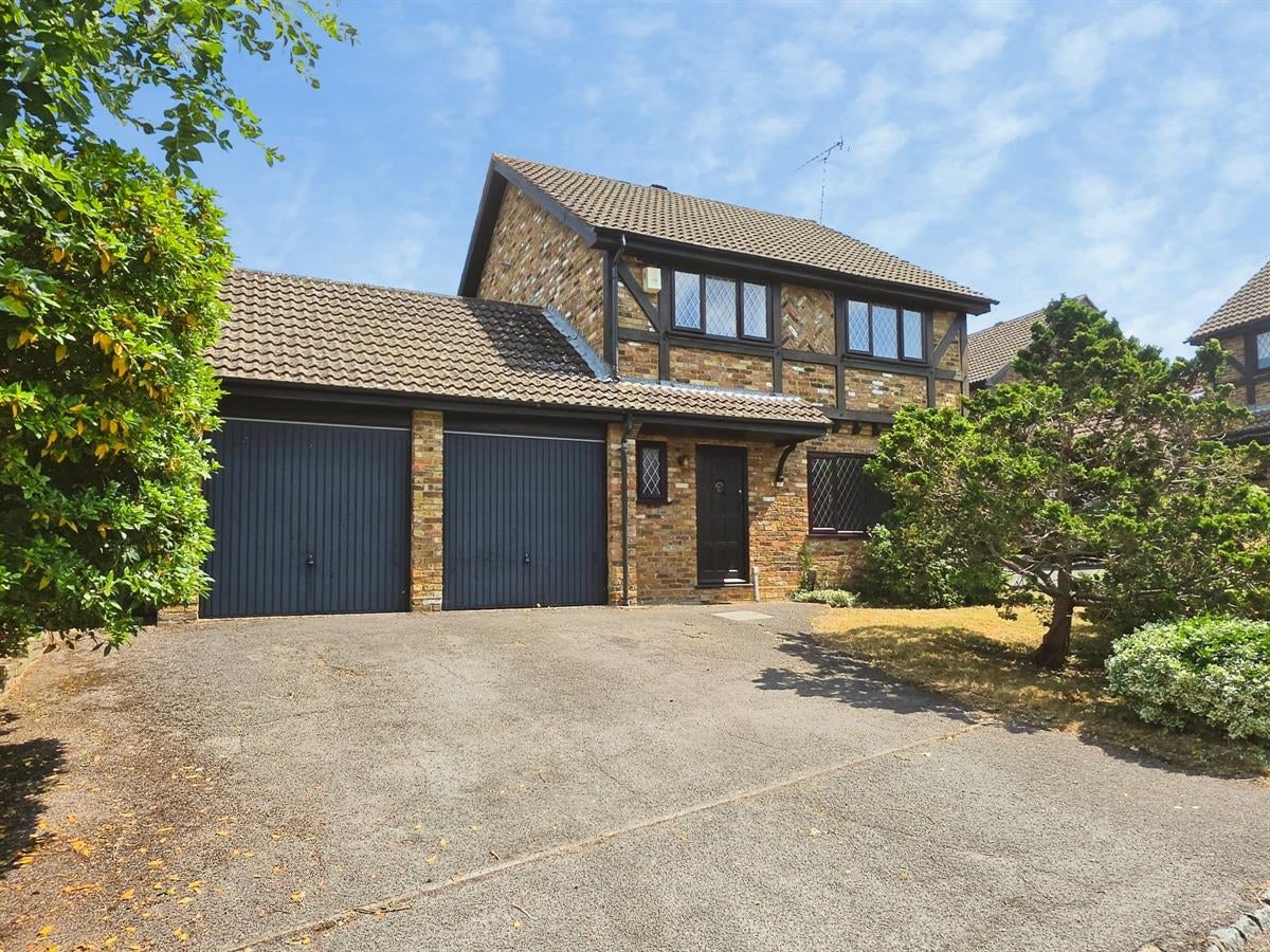 House Baldwin Crescent in Guildford