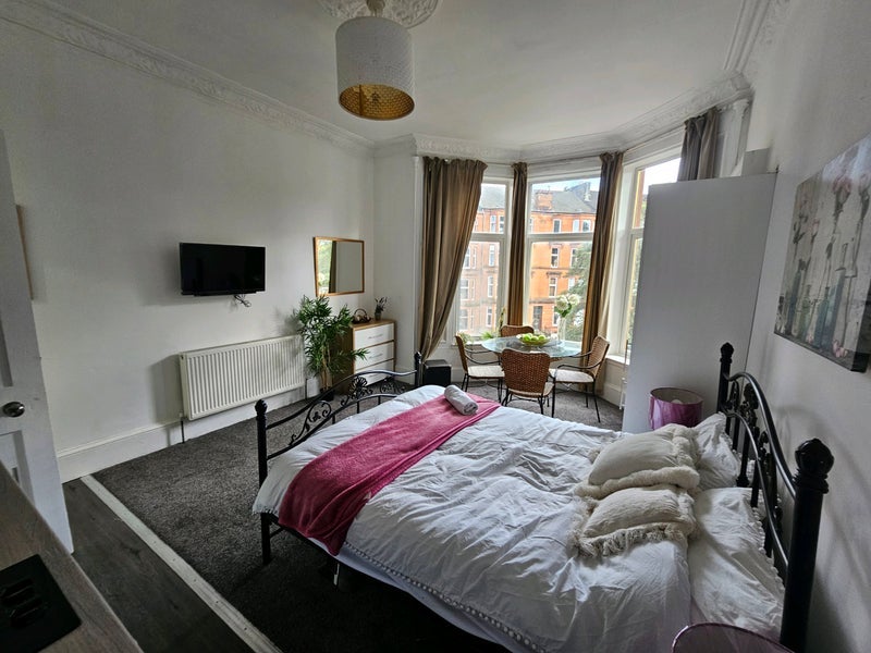 Flat Waverley Gardens in Glasgow