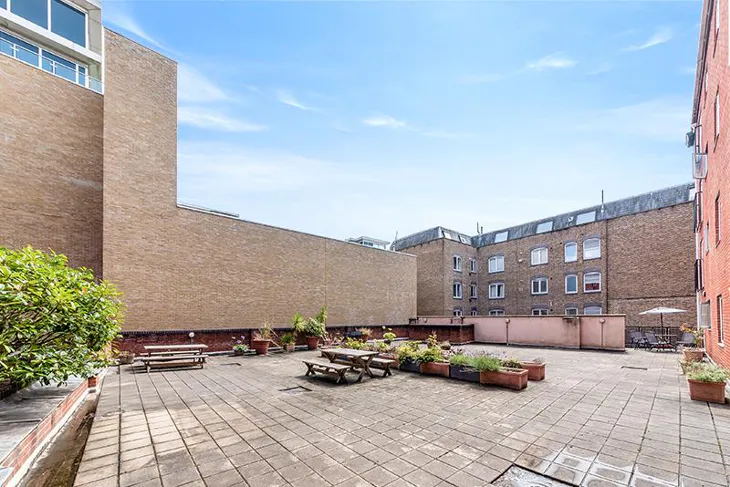 Flat Spert Street in Greater London