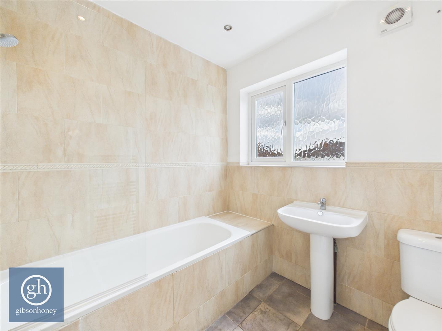 Flat Hartland Drive in Greater London