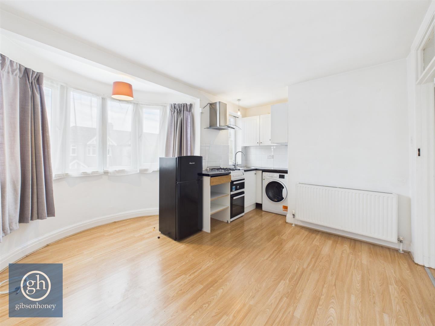 Flat Hartland Drive in Greater London
