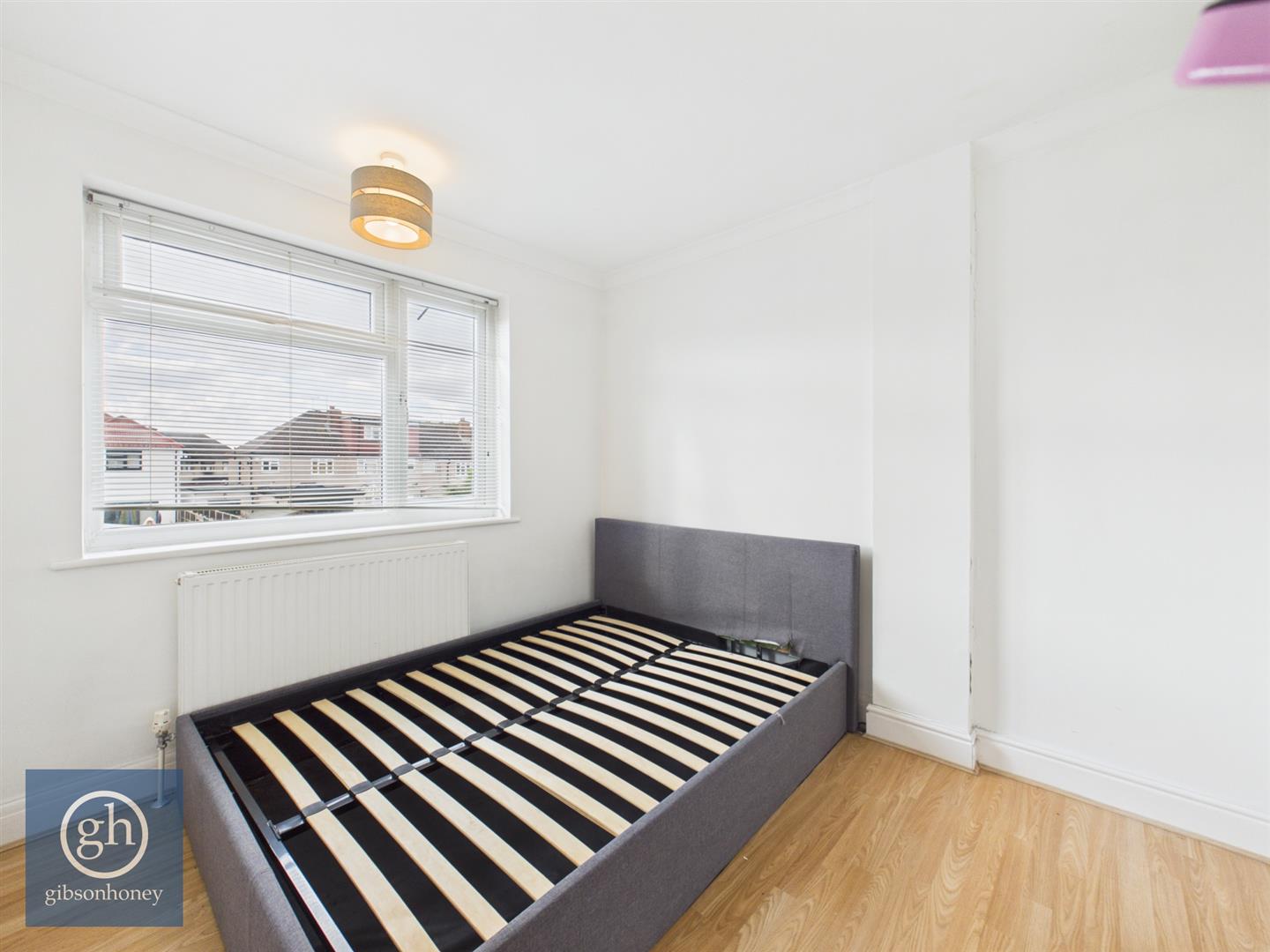 Flat Hartland Drive in Greater London