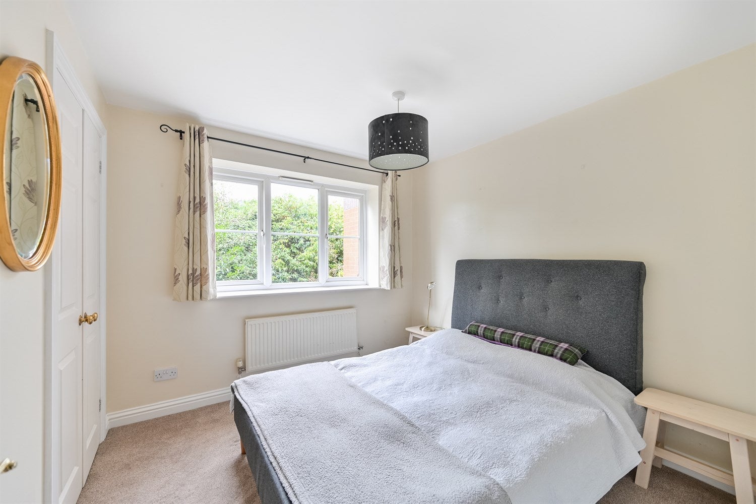 Flat Farringdon Court in Reading