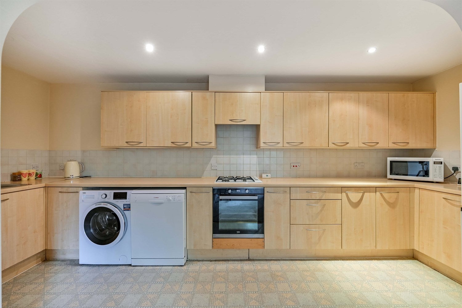 Flat Farringdon Court in Reading