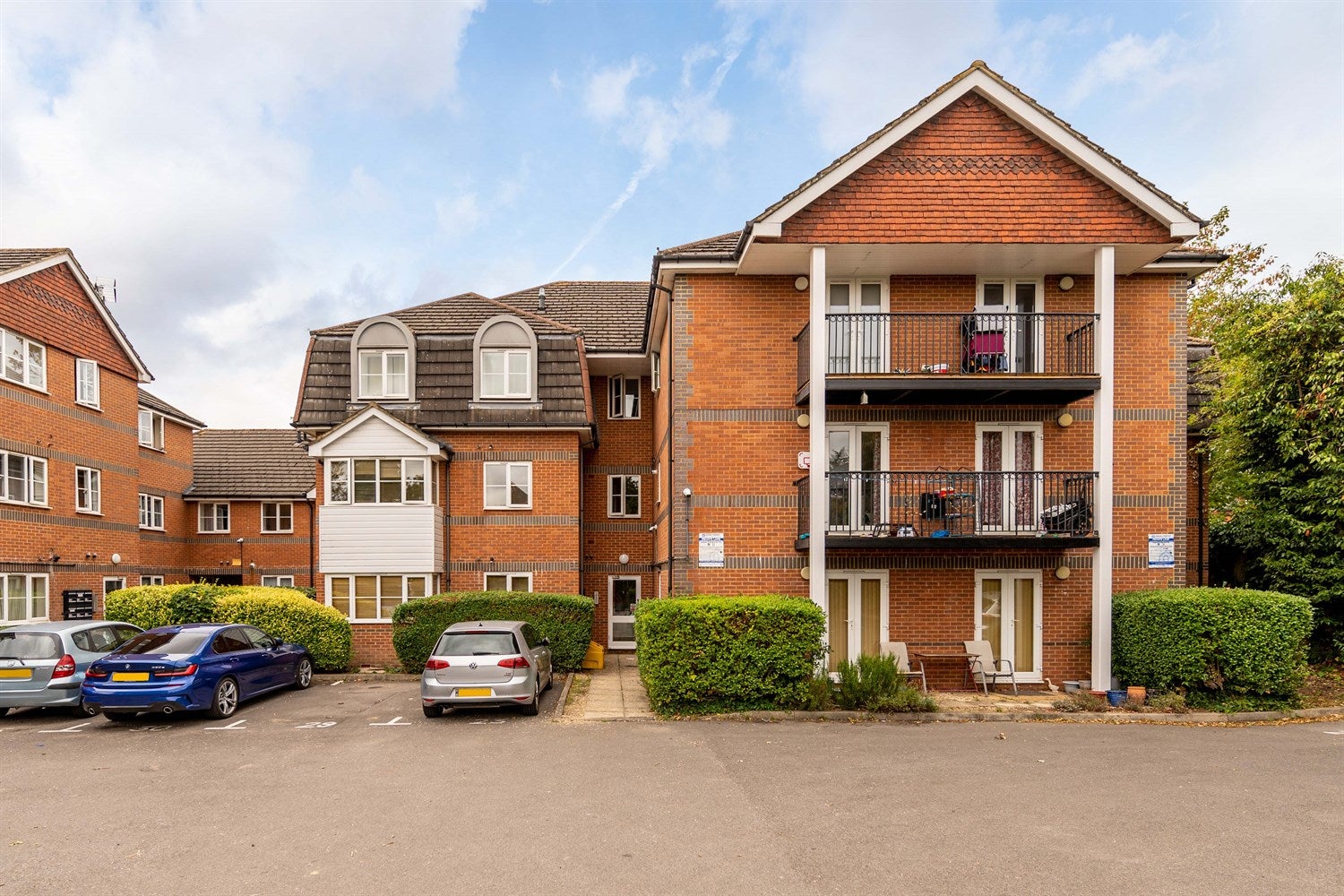 Flat Farringdon Court in Reading