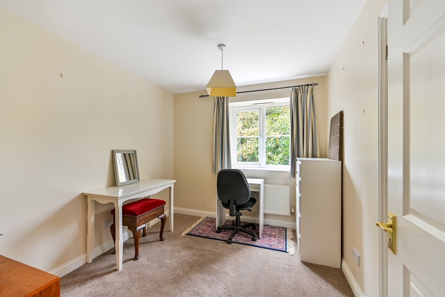 Flat Farringdon Court in Reading