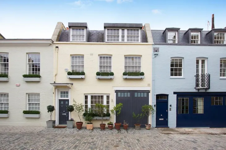 House Wilton Row in City of Westminster
