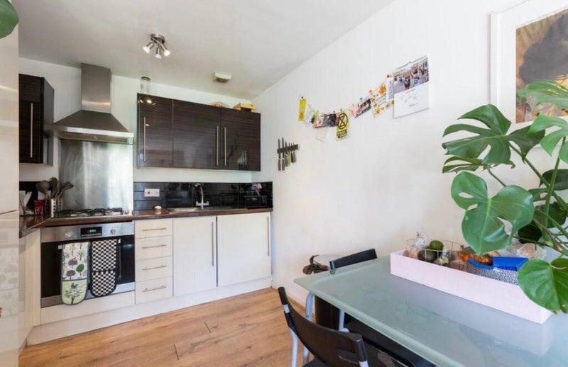 Flat Coldharbour Lane in Greater London