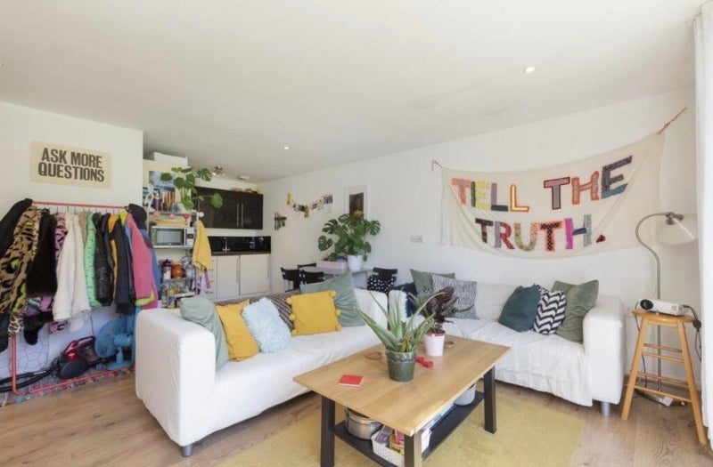Flat Coldharbour Lane in Greater London