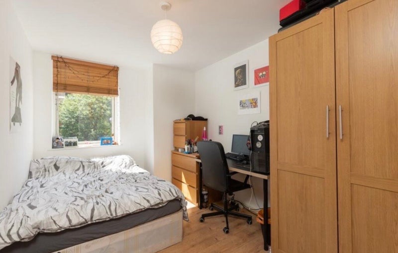 Flat Coldharbour Lane in Greater London