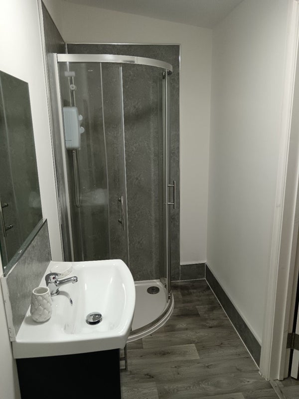 Flat Parchmore Road in Greater London