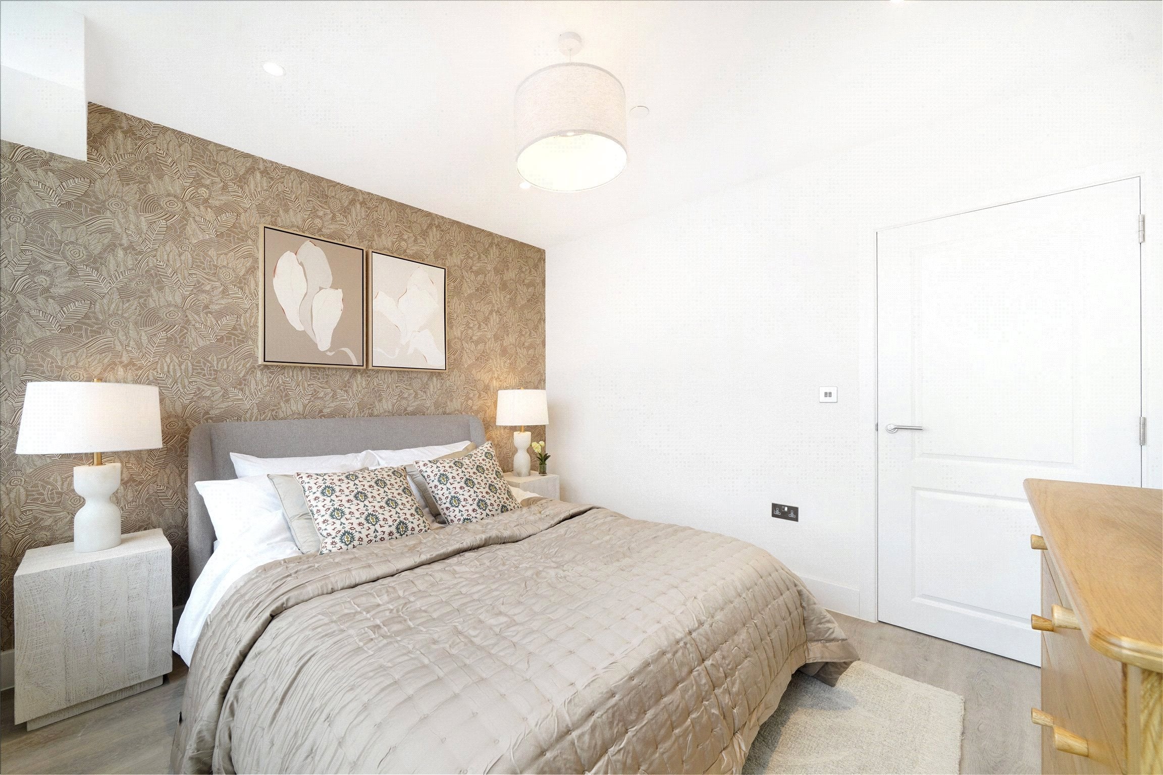Flat Streatham High Road in Greater London