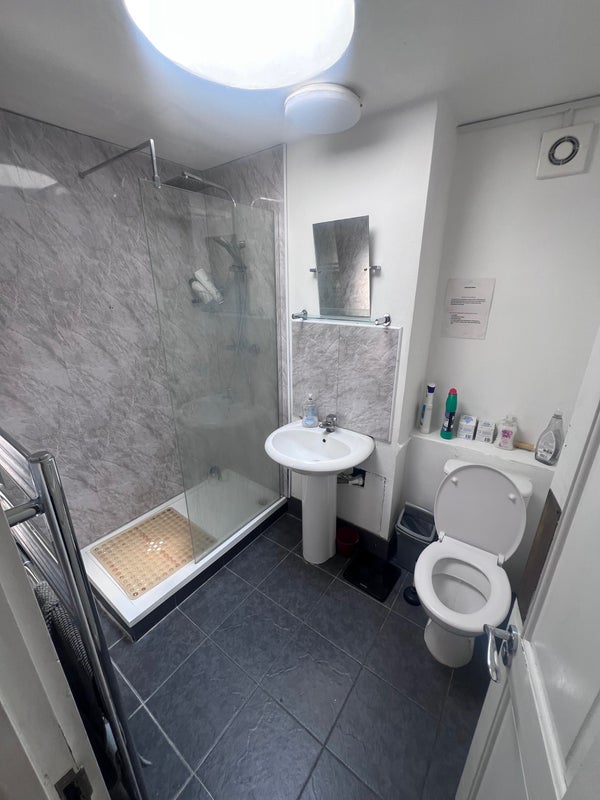 Room Roman Road in Greater London