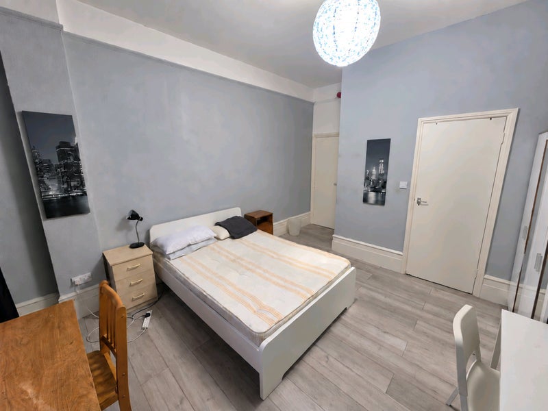 Room Birnam Road in Greater London