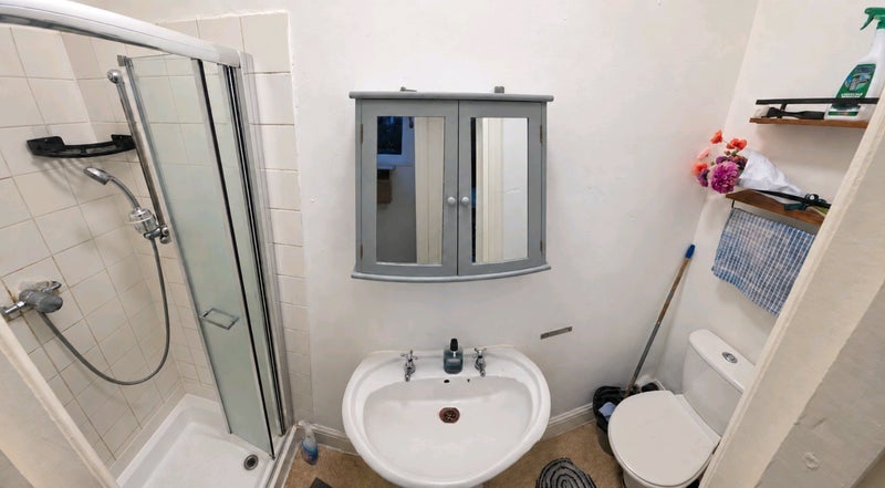 Room Birnam Road in Greater London