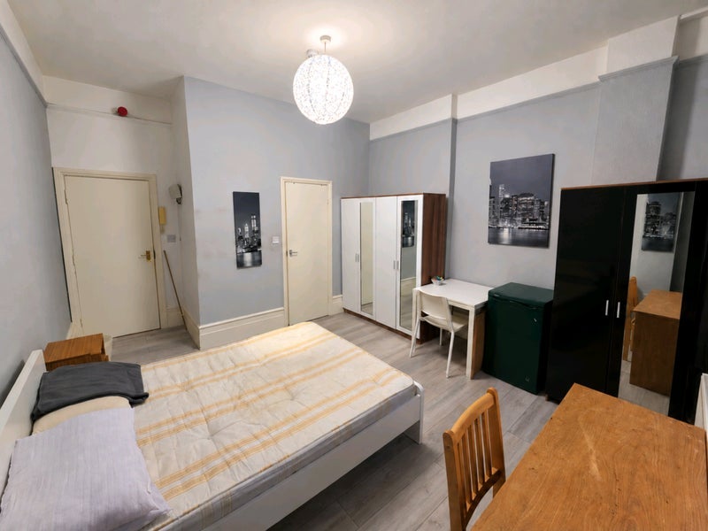 Room Birnam Road in Greater London