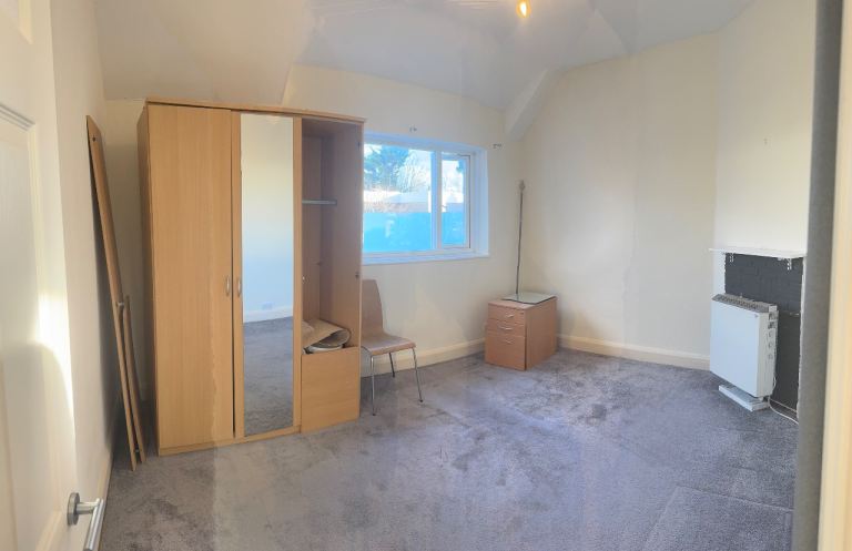 Flat Graemesdyke Avenue in Greater London