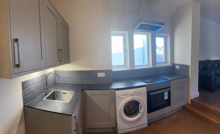 Flat Graemesdyke Avenue in Greater London