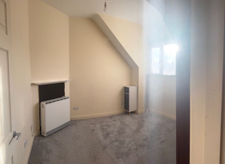 Flat Graemesdyke Avenue in Greater London