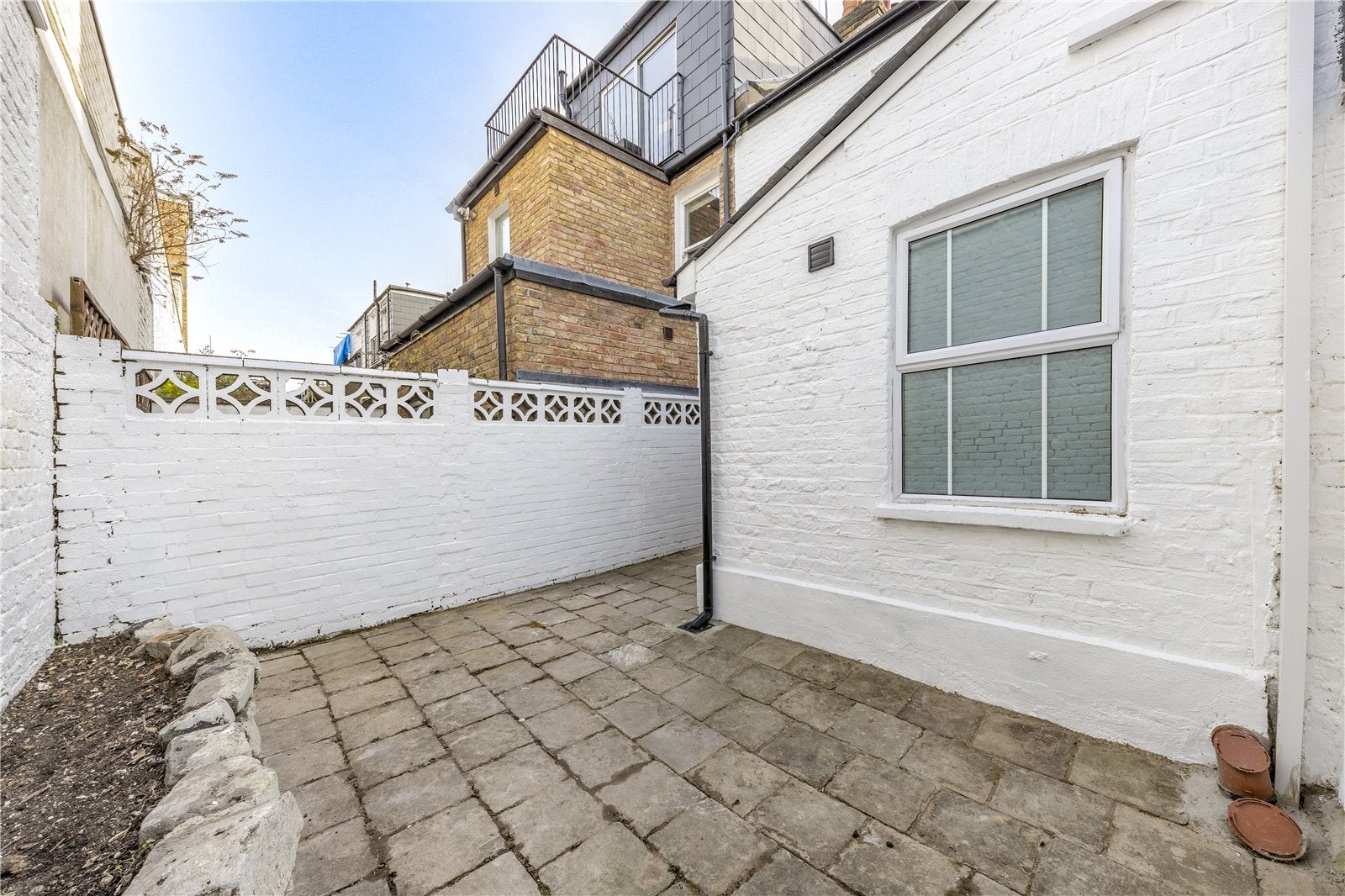 Flat Ashbourne Terrace in Greater London
