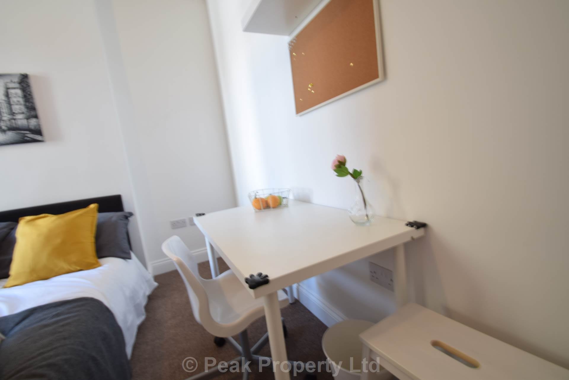 Room Portland Avenue in Southend-on-Sea
