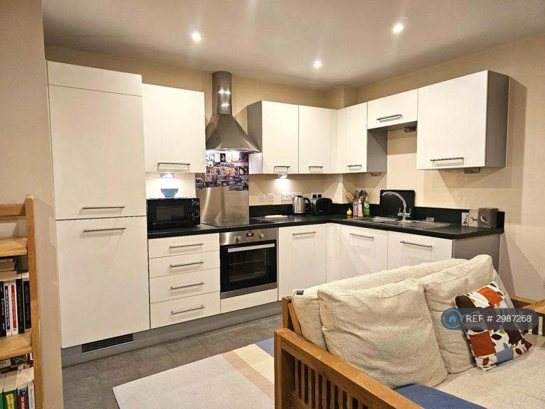 Flat Addison Road in Tunbridge Wells