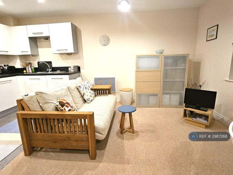 Flat Addison Road in Tunbridge Wells