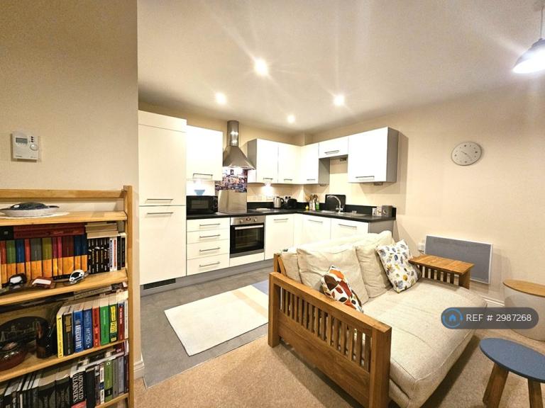 Flat Addison Road in Tunbridge Wells