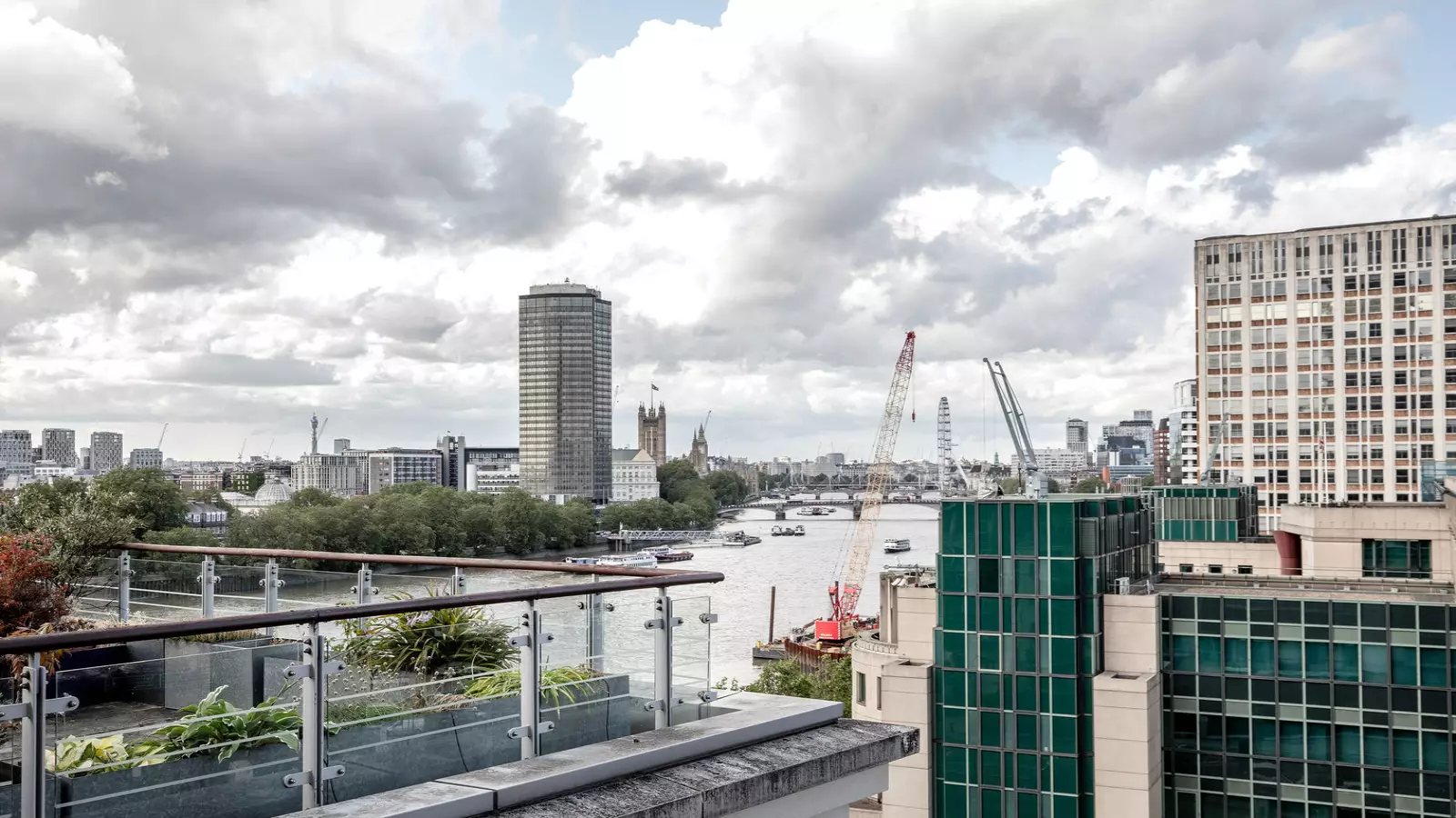Flat Bridgefoot in Greater London
