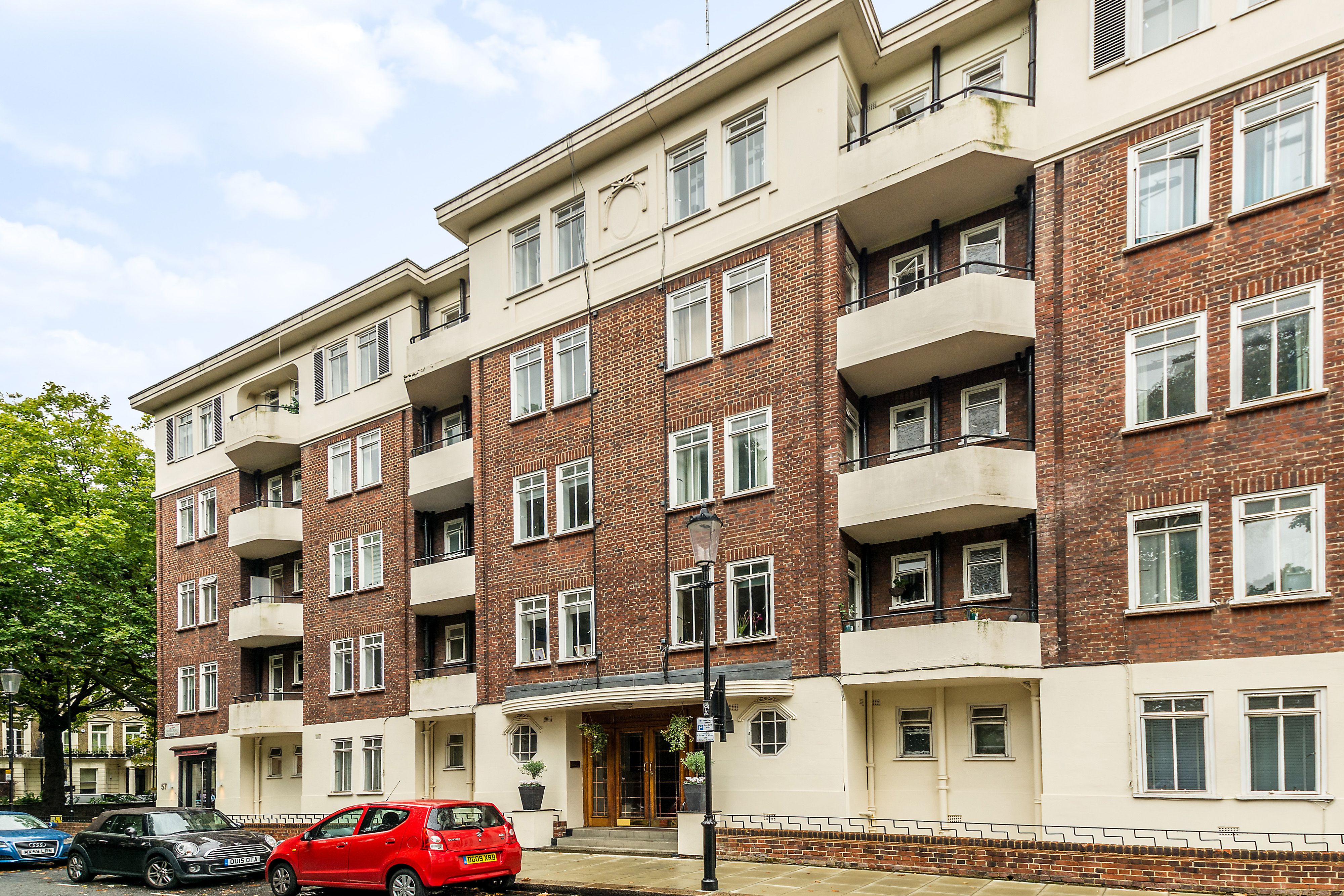Flat Holland Park Avenue in Greater London