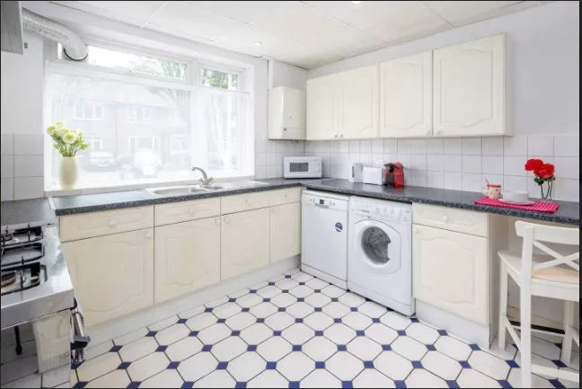 House Ruscoe Road in Greater London