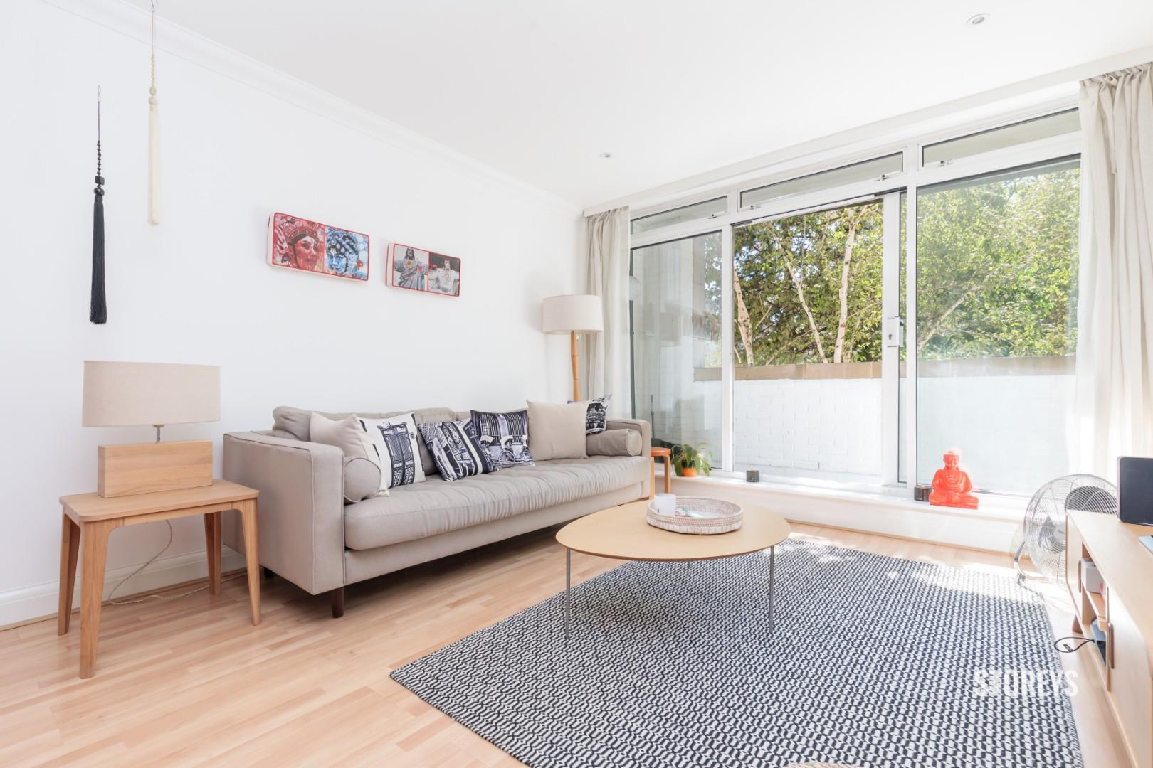 Flat Pentonville Road in Greater London