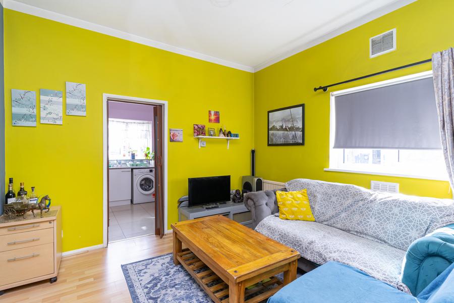 Flat Brigstock Road in Greater London