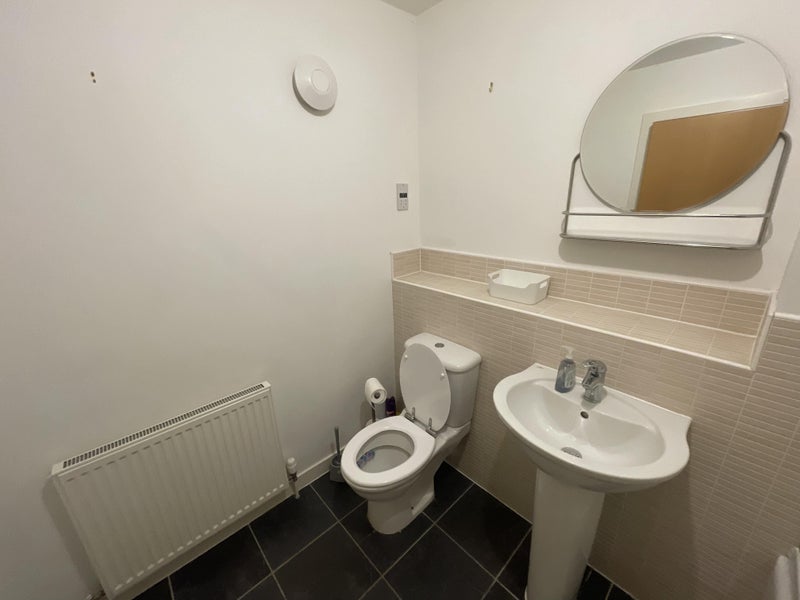 Room Firpark Court in Glasgow