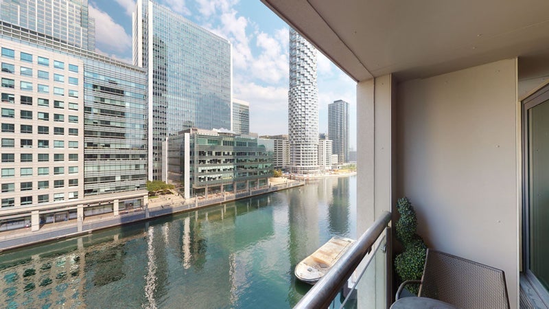 Room South Quay Square in Greater London