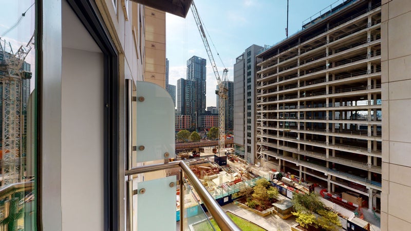 Room South Quay Square in Greater London