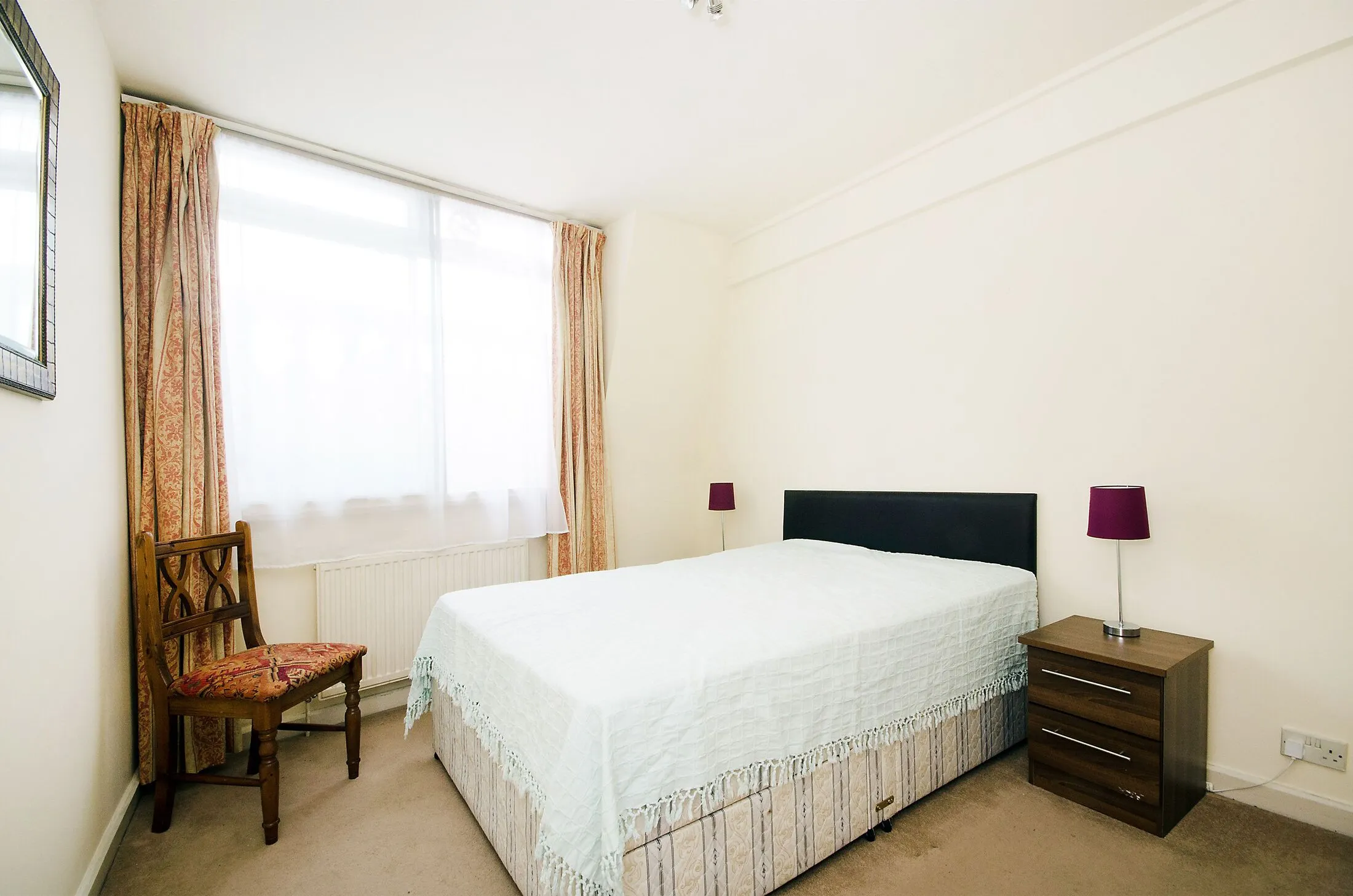 Flat Ifield Road in Greater London