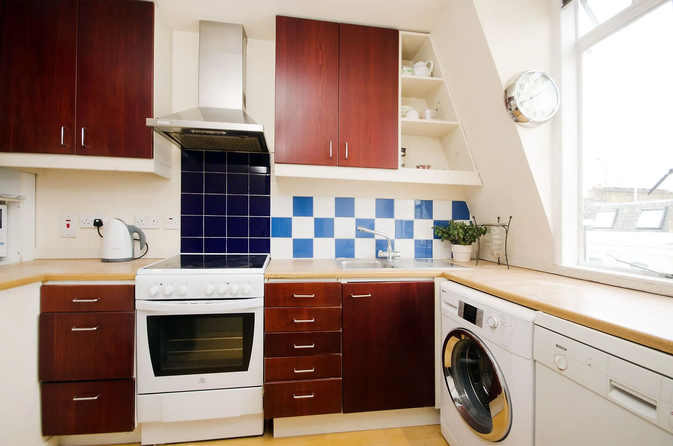Flat Ifield Road in Greater London