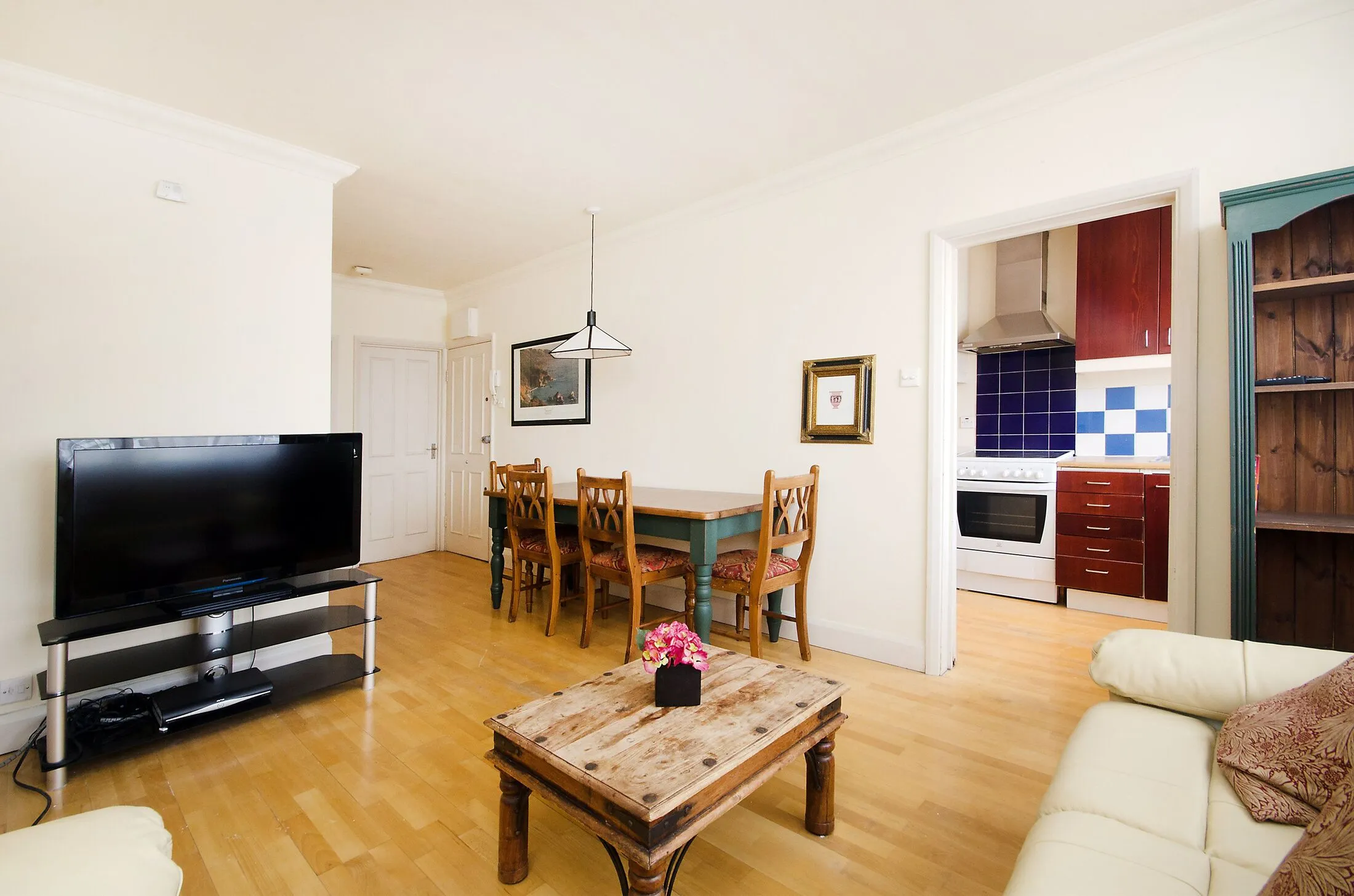 Flat Ifield Road in Greater London