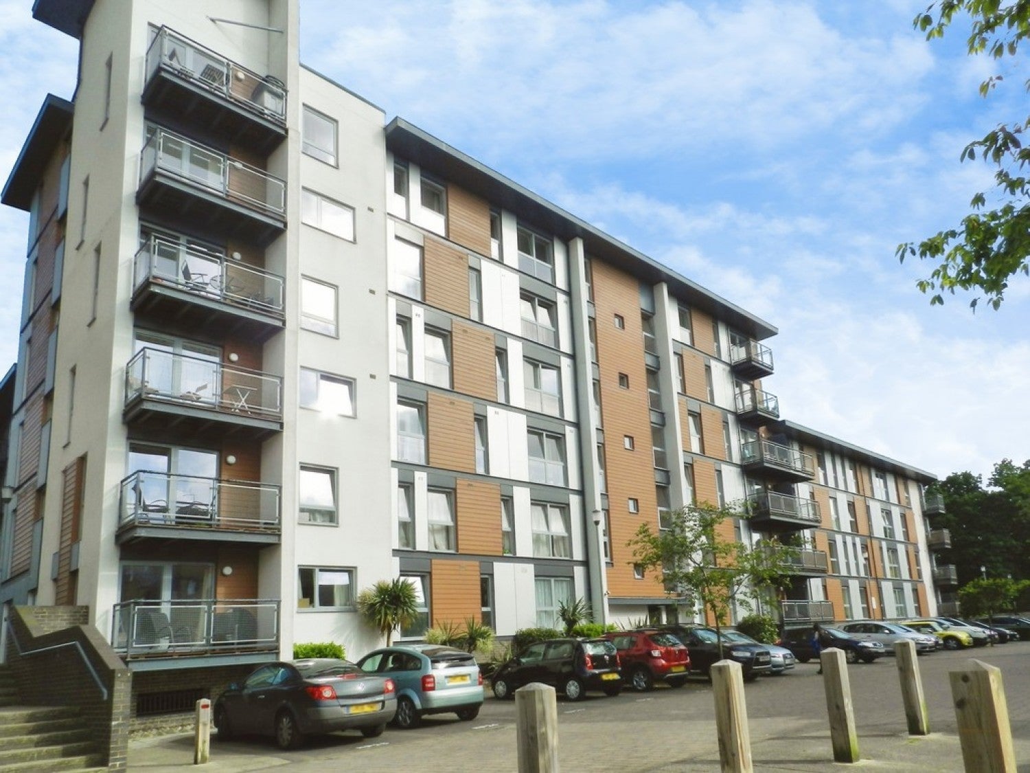 Flat Commonwealth Drive in Crawley
