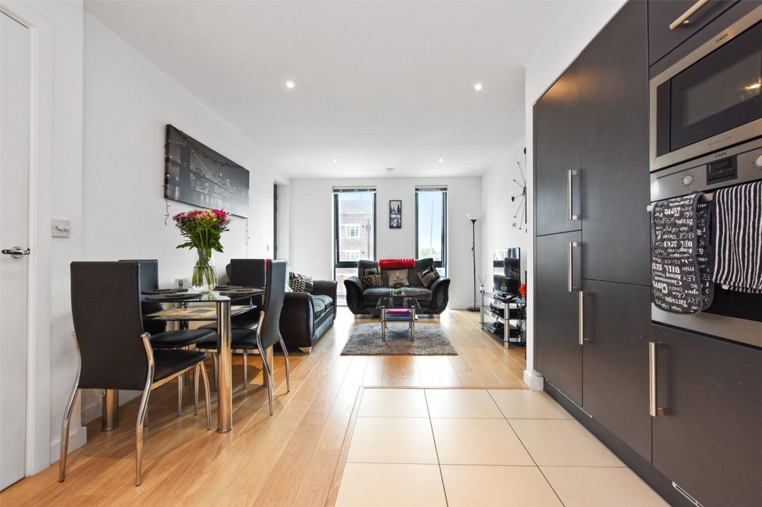 Flat Bermuda Way in Greater London