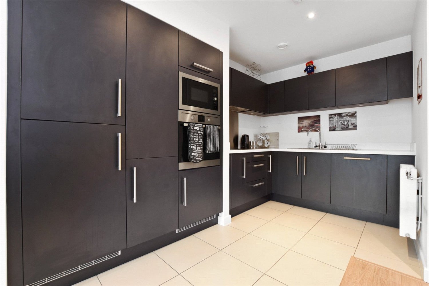 Flat Bermuda Way in Greater London