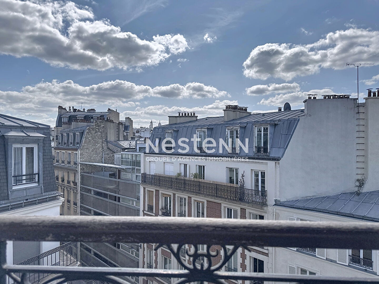 Flat Rue des Moines in Paris