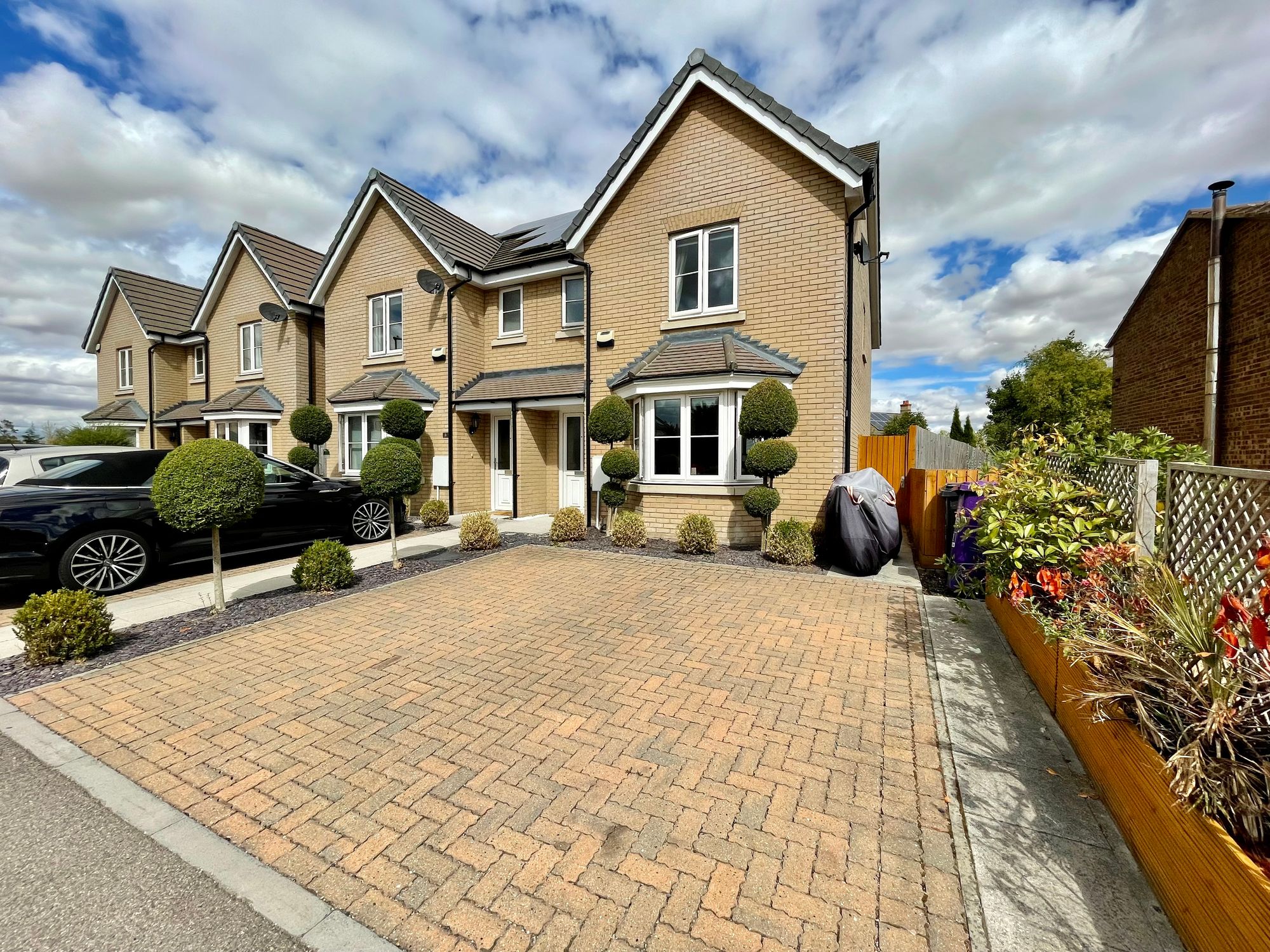 House Sassoon Drive in Royston