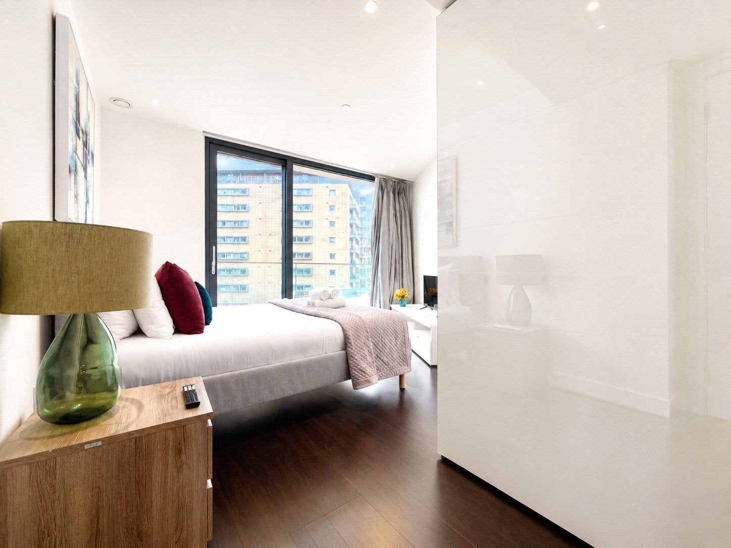 Flat Alie Street in Greater London